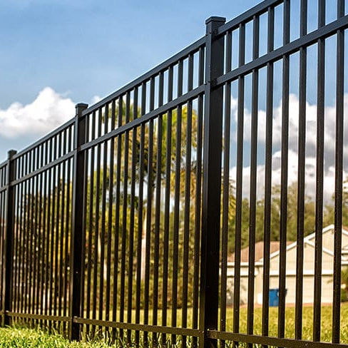 The Guide to Building Your Very Own Fence From Scratch and the Best DIY Kits